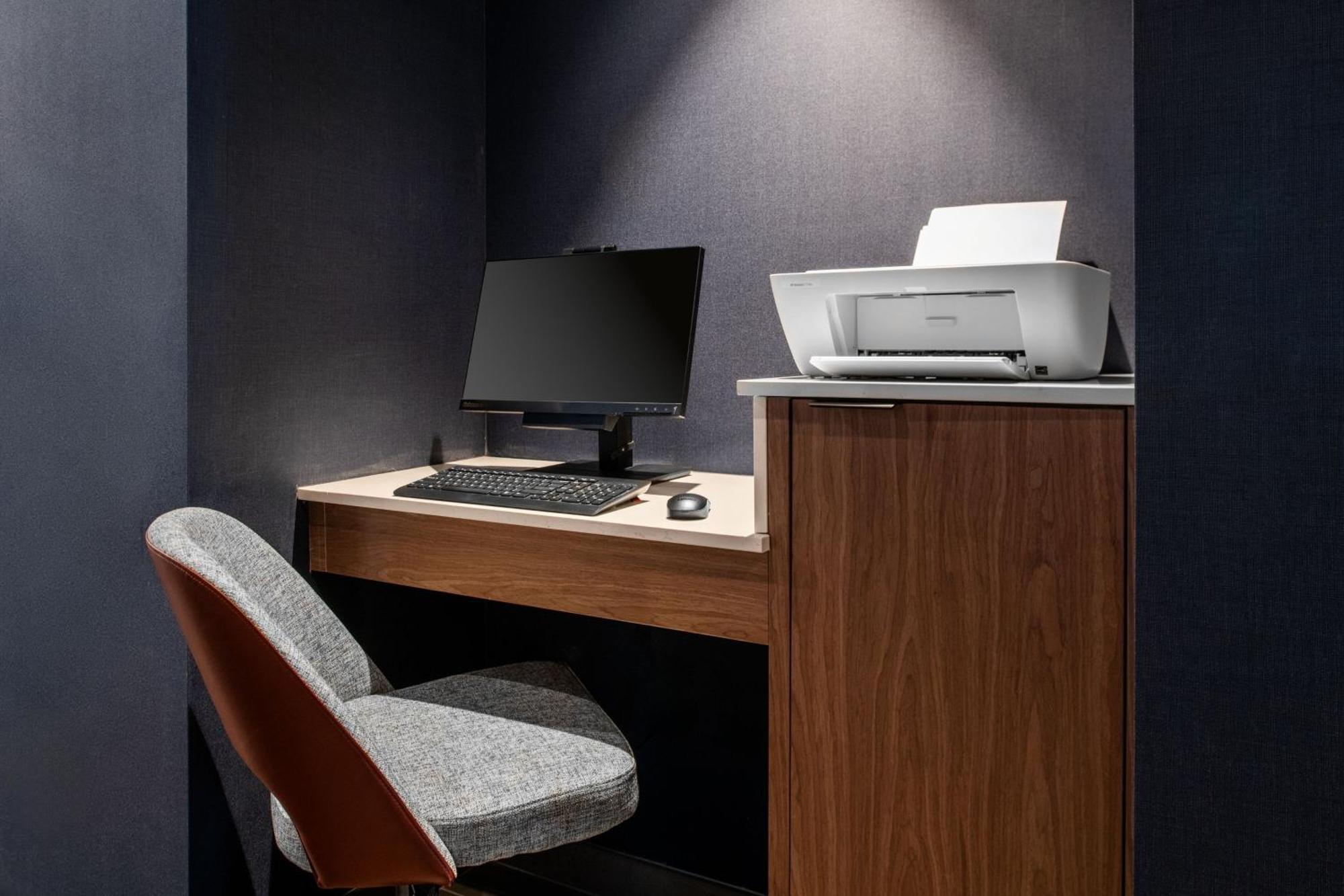 Hotel Courtyard By Marriott North