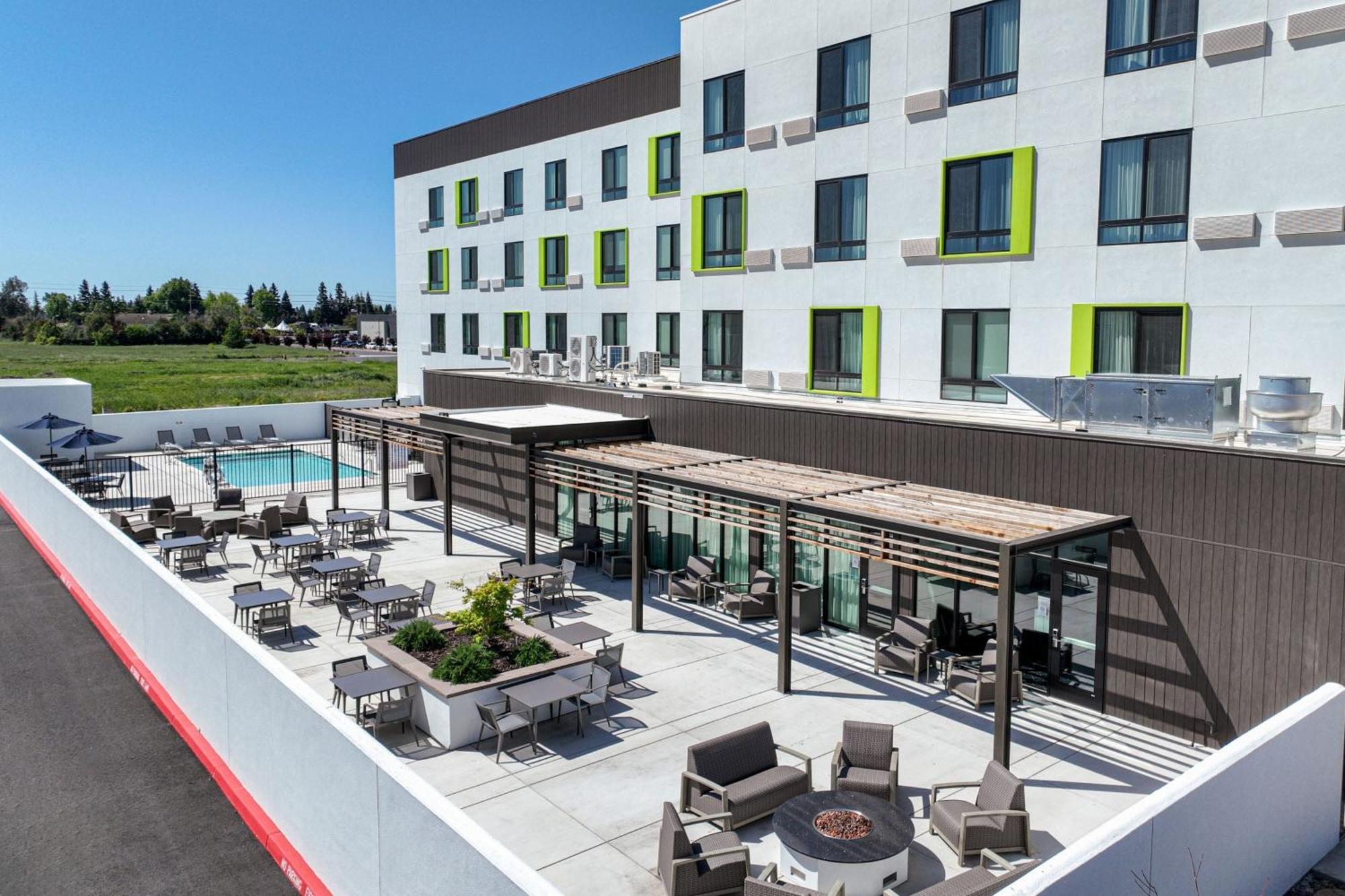 Hotel Courtyard By Marriott North